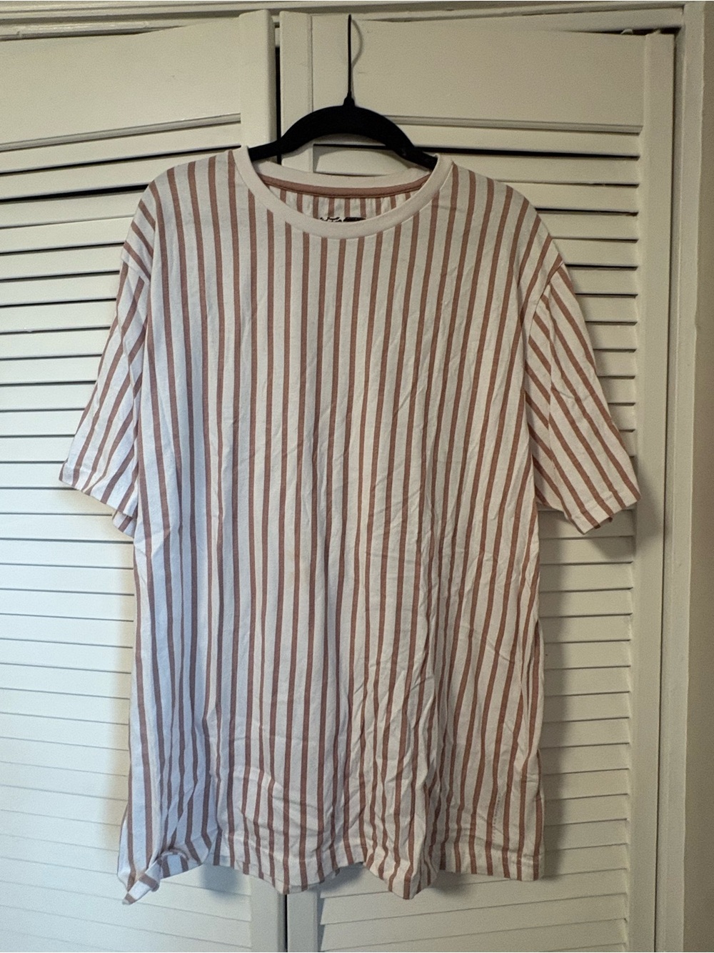 Men's Striped Short-Sleeve Crewneck Shirt — White and Light Pink